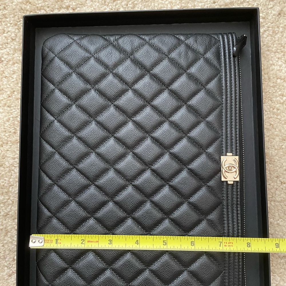 Chanel Chanel Boy O Case Clutch Quilted Caviar Medium - Picture 11 of 11